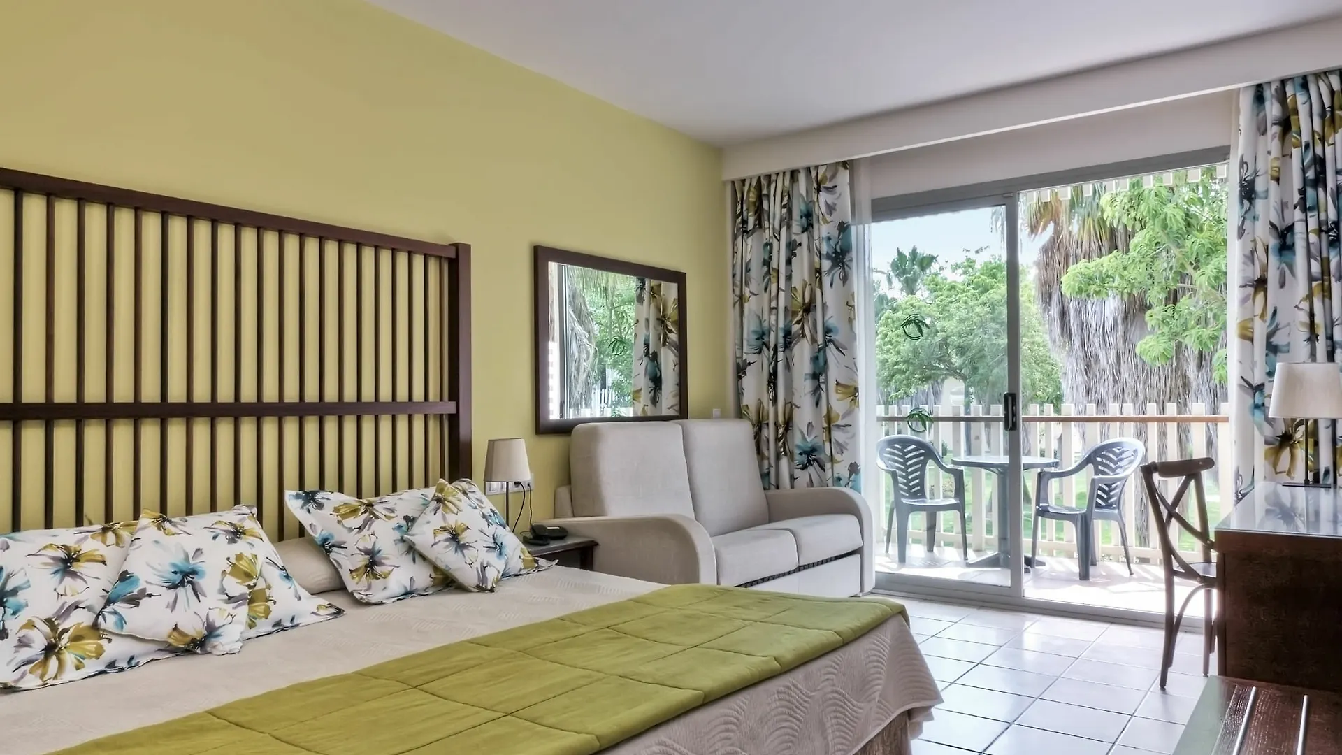 Portaventura Hotel Roulette - Includes Unlimited Access To Portaventura Park & 1 Access To Ferrari Land Salou 4*,  Spanien